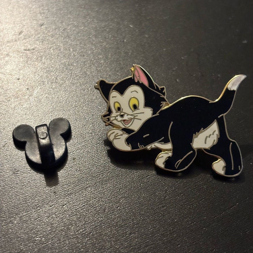 2002 Figaro Walt Disney's Pinocchio Disney Official Pin Trading Cat Tail Rear